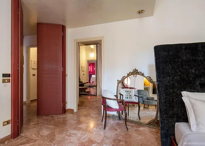 Apartment Billie's Flat Red - Art & Design In Historic Centre Verona