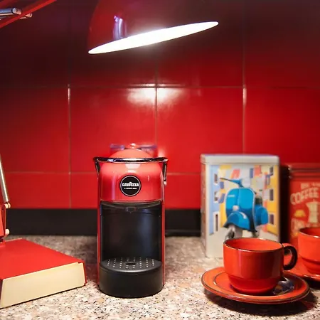 Billie's Flat Red - Art & Design In Historic Centre * Werona