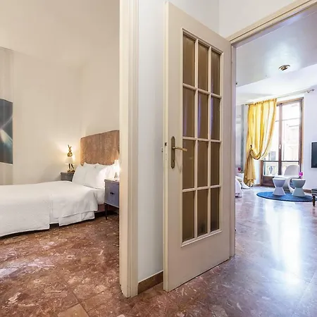 Appartamento Billie's Flat Red - Art & Design In Historic Centre Verona