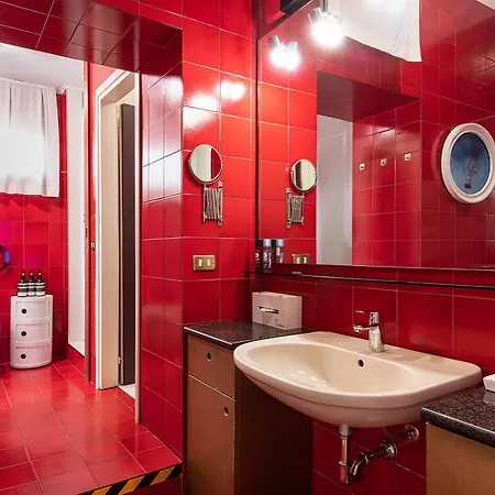 Appartamento Billie's Flat Red - Art & Design In Historic Centre *